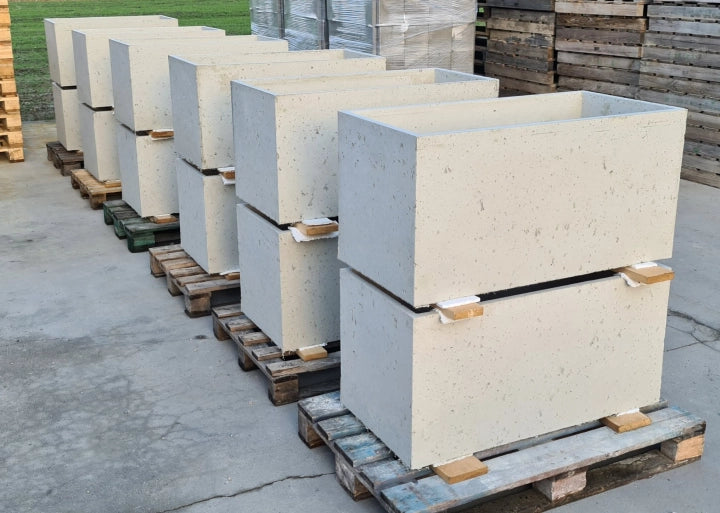 Prostokątna donica z betonu architektonicznego Forma 100/50, 100 × 50 × 50 cm – ujęcie 5