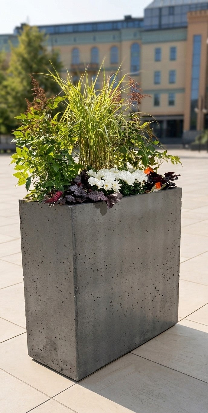 Wysoka donica z betonu architektonicznego Torre 70, 70 × 30 × 70 cm – ujęcie 4