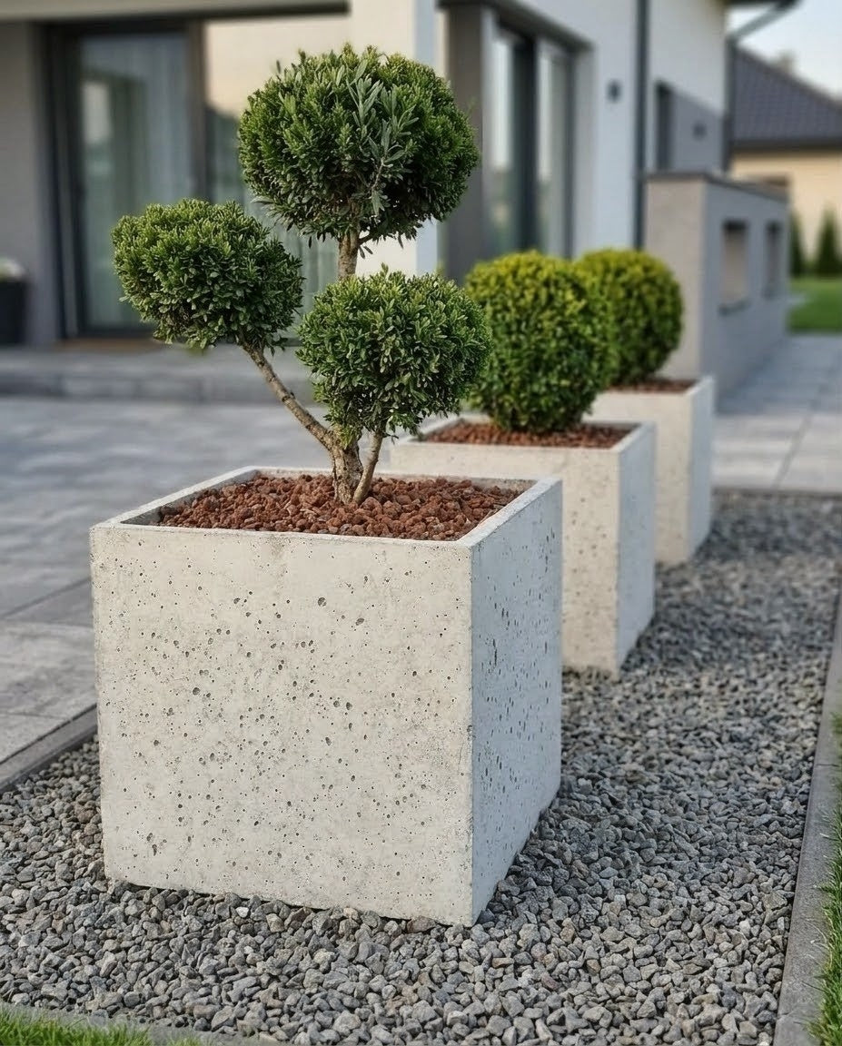 Kwadratowa donica z betonu architektonicznego Cubo 40, 40 × 40 × 40 cm – ujęcie 3