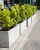 donice 110 cm z betonu architektonicznego przed sklep.png