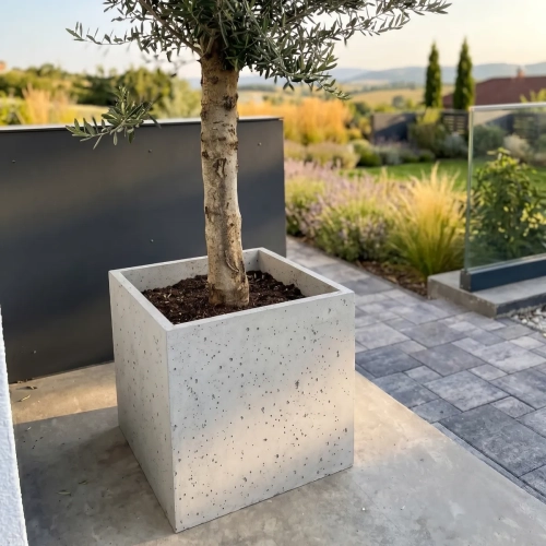 donice-beton-architektoniczny-beton-betonowa-z-betonu-na-balkon-na-taras-przed-domem-do-ogrodu-do-salonu-na-zewnatrz-mrozoodporna-duza-kwadratowa-nowoczesna-50x50x50-trapezowa.webp