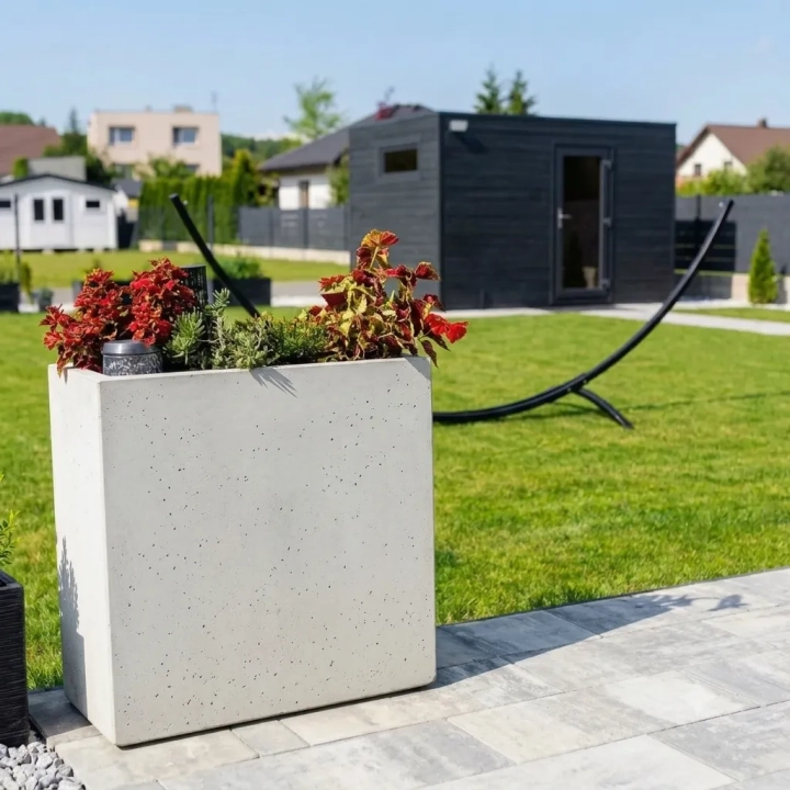 donica-beton-architektoniczny-beton-betonowa-z-betonu-na-balkon-na-taras-przed-domem-do-ogrodu-do-salonu-na-zewnatrz-mrozoodporna-wysoka-duza-waska-prostokatna-nowoczesna-70x30x70-premium.webp