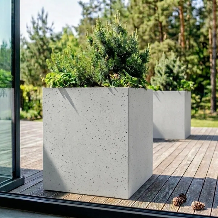 donica-donice-beton-architektoniczny-beton-betonowa-z-betonu-na-balkon-na-taras-przed-domem-do-ogrodu-do-salonu-na-zewnatrz-mrozoodporna-duza-kwadratowa-nowoczesna-50x50x50cm.webp