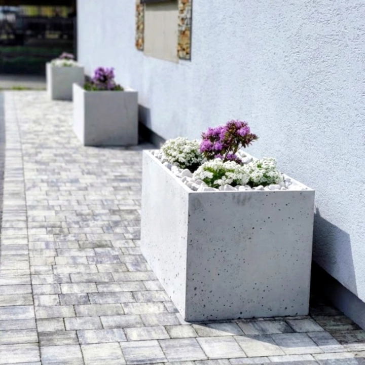 donica-beton-architektoniczny-beton-betonowa-z-betonu-na-balkon-na-taras-przed-domem-do-ogrodu-do-salonu-na-zewnatrz-mrozoodporna-wysoka-duza-szeroka-prostokatna-nowoczesna-100x40x40.webp